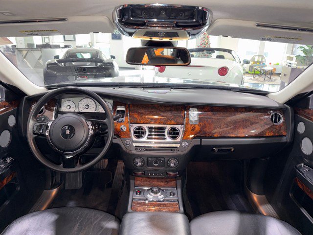 Used 2010 Rolls-Royce Ghost RWD image 16