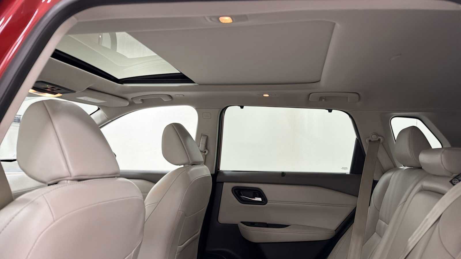 Used 2023 Nissan Rogue SL w/ SL Premium Package image 24