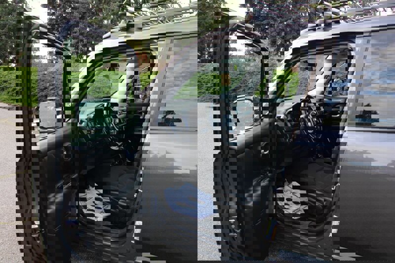 Used 2017 Jeep Renegade Altitude AWD/4WD image 5