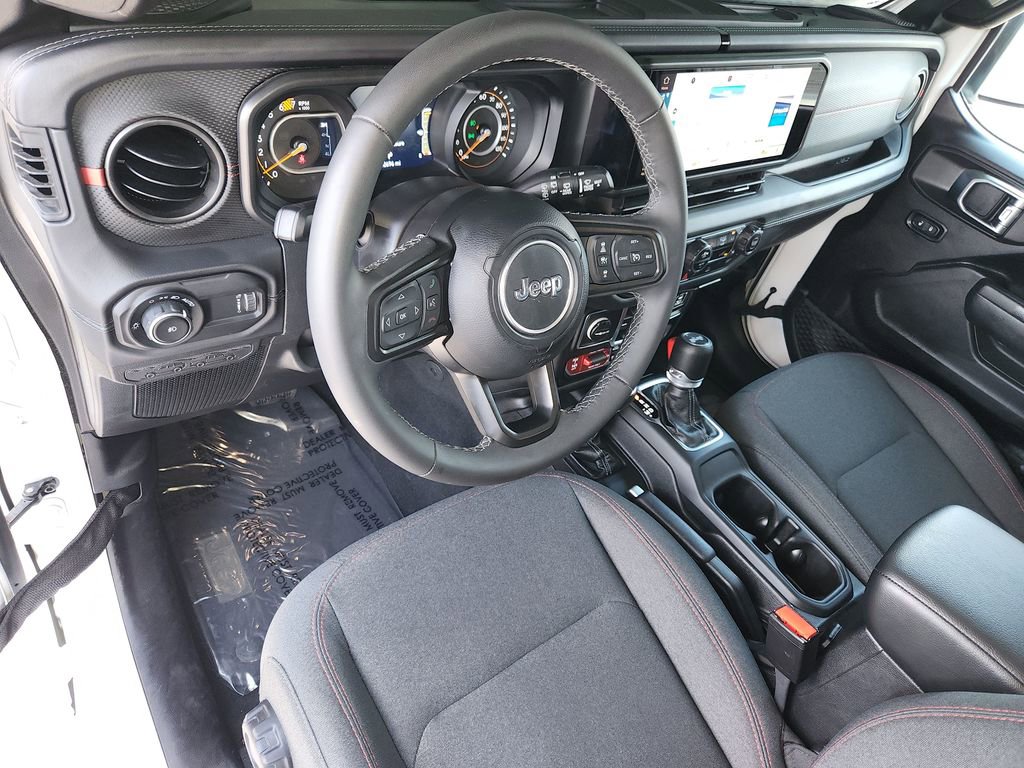 Used 2025 Jeep Wrangler Unlimited Rubicon AWD/4WD image 11