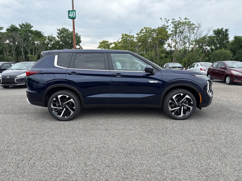 New 2025 Mitsubishi Outlander SE image 4