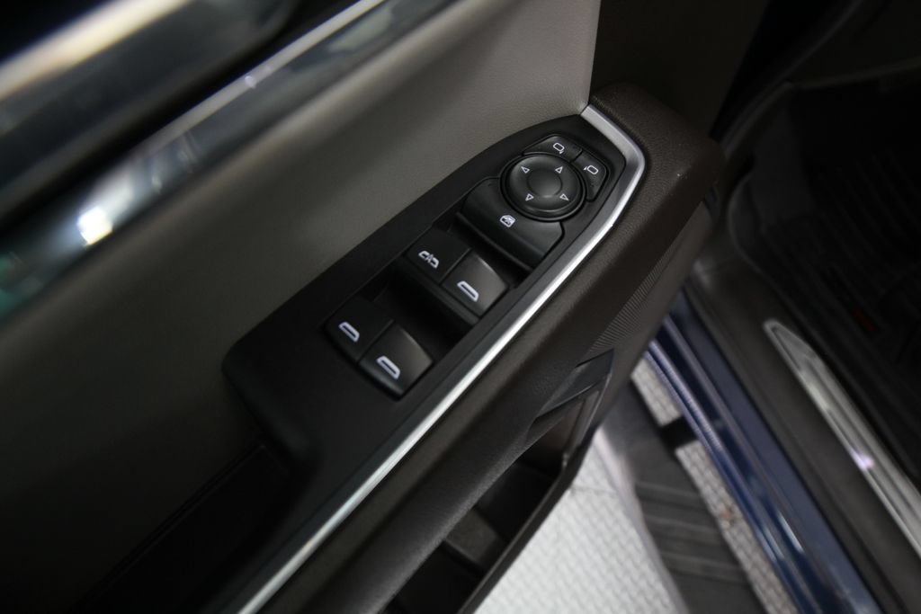 Used 2023 Chevrolet Silverado 1500 LT AWD/4WD image 40