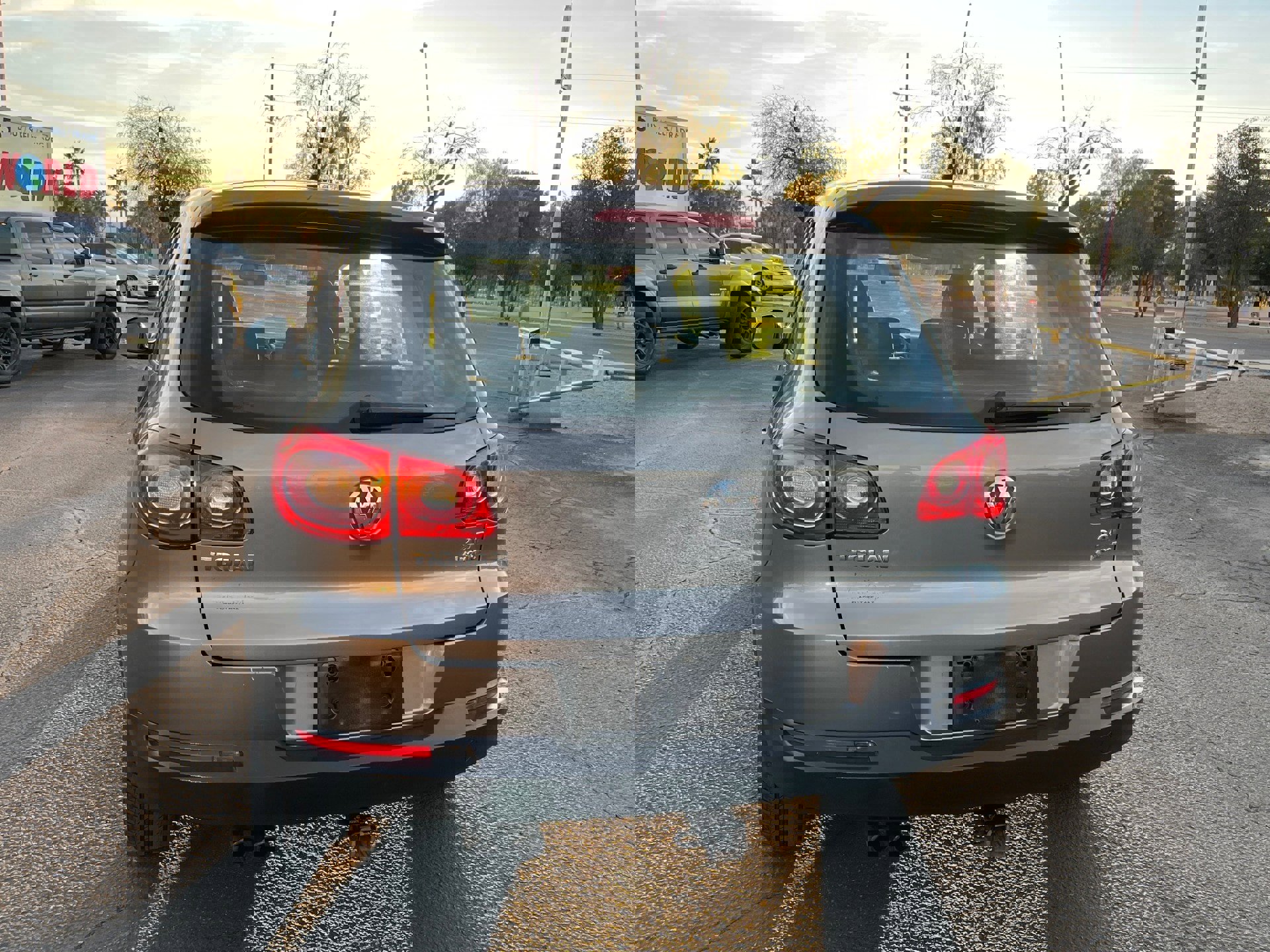 Used 2011 Volkswagen Tiguan SE image 4