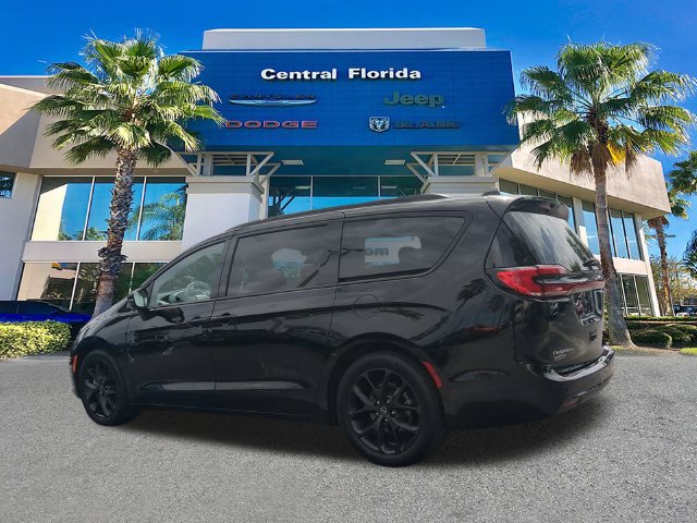 Used 2025 Chrysler Pacifica Limited FWD image 7