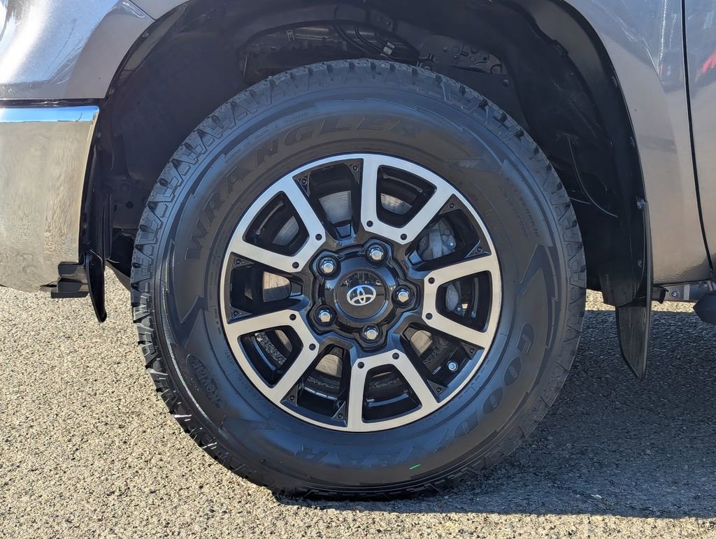 Used 2018 Toyota Tundra SR5 w/ TRD Off Road Package image 38