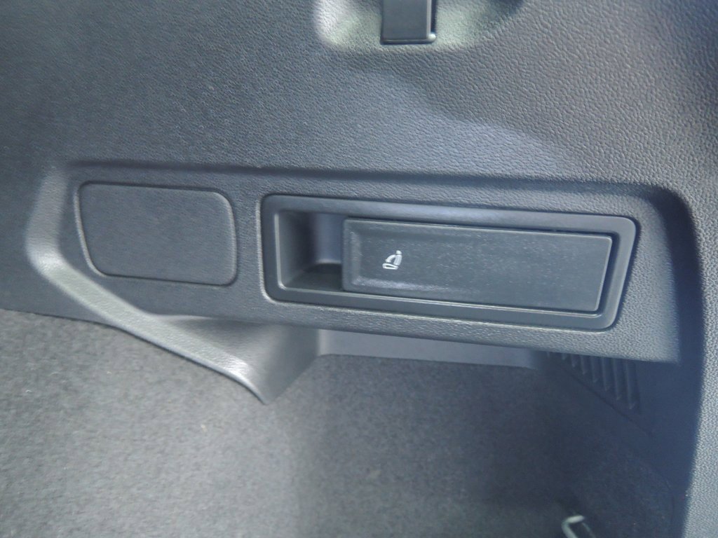 Used 2022 Volkswagen Tiguan SE image 34