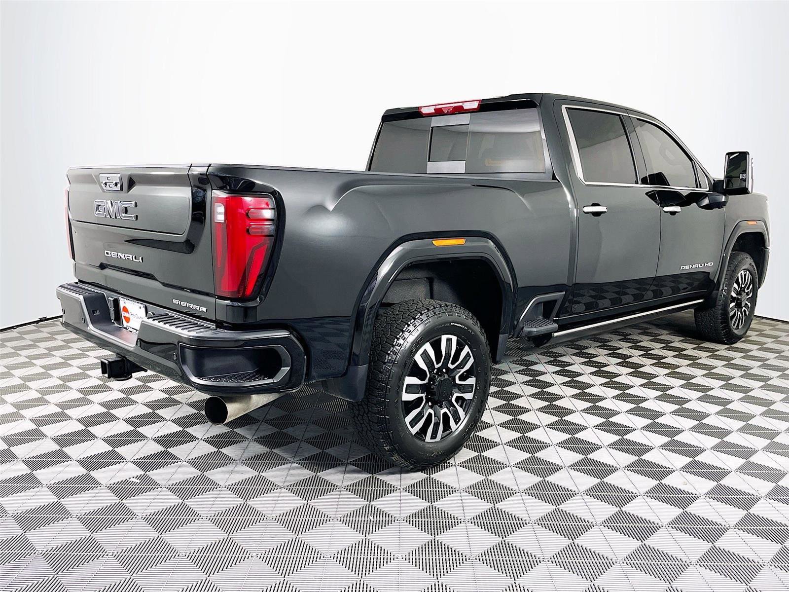 Used 2026 GMC Sierra 2500 Denali Ultimate AWD/4WD image 9