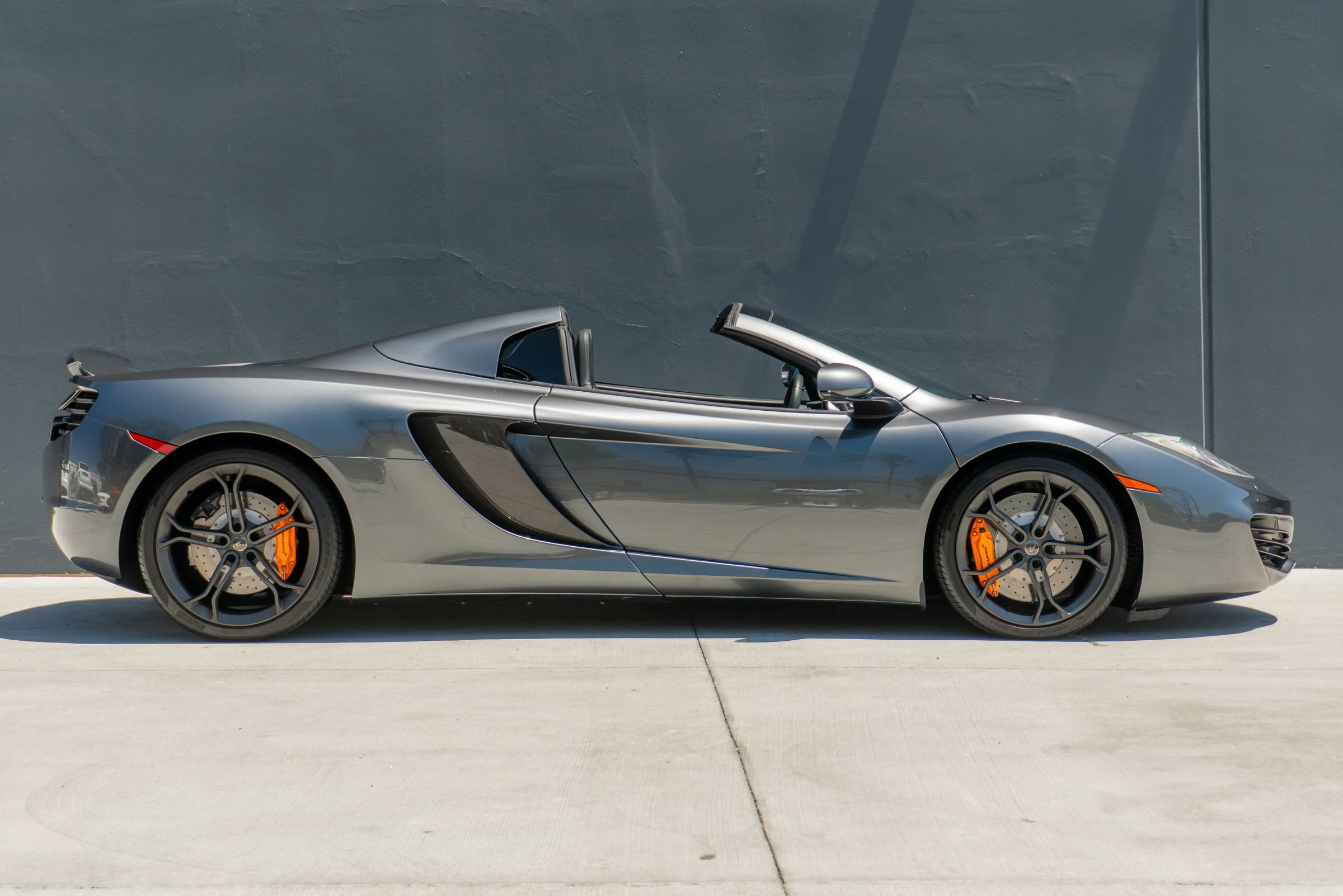 Used 2014 McLaren MP4-12C Spider RWD image 9