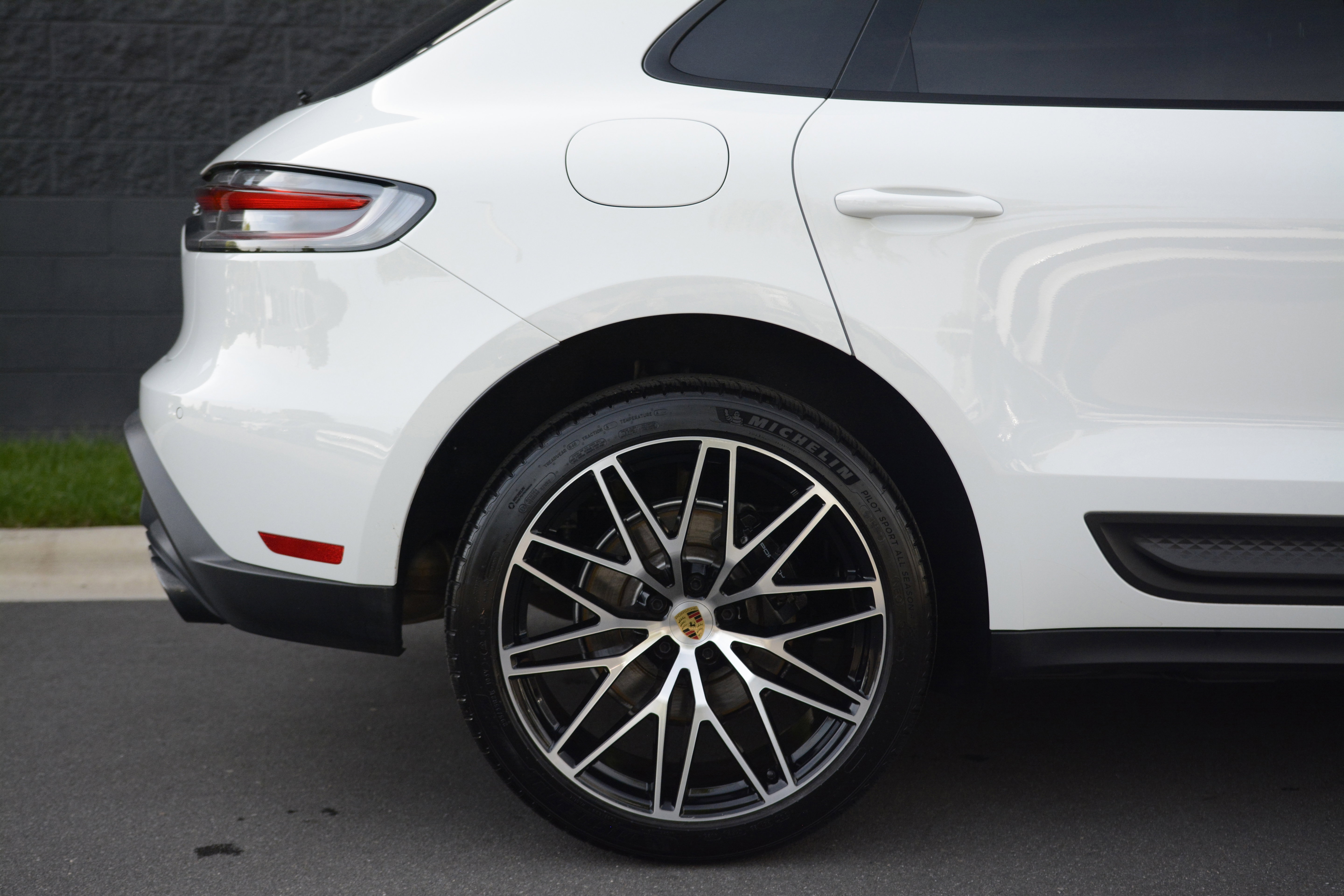 Certified 2026 Porsche Macan AWD/4WD image 40