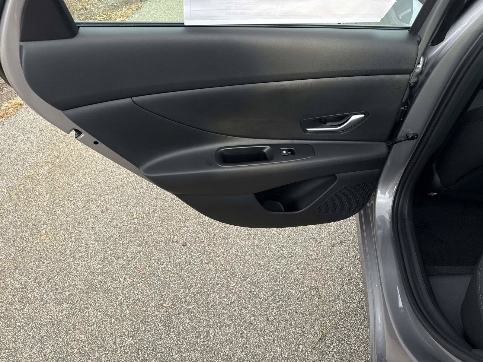 Used 2026 Hyundai Elantra SE FWD image 13