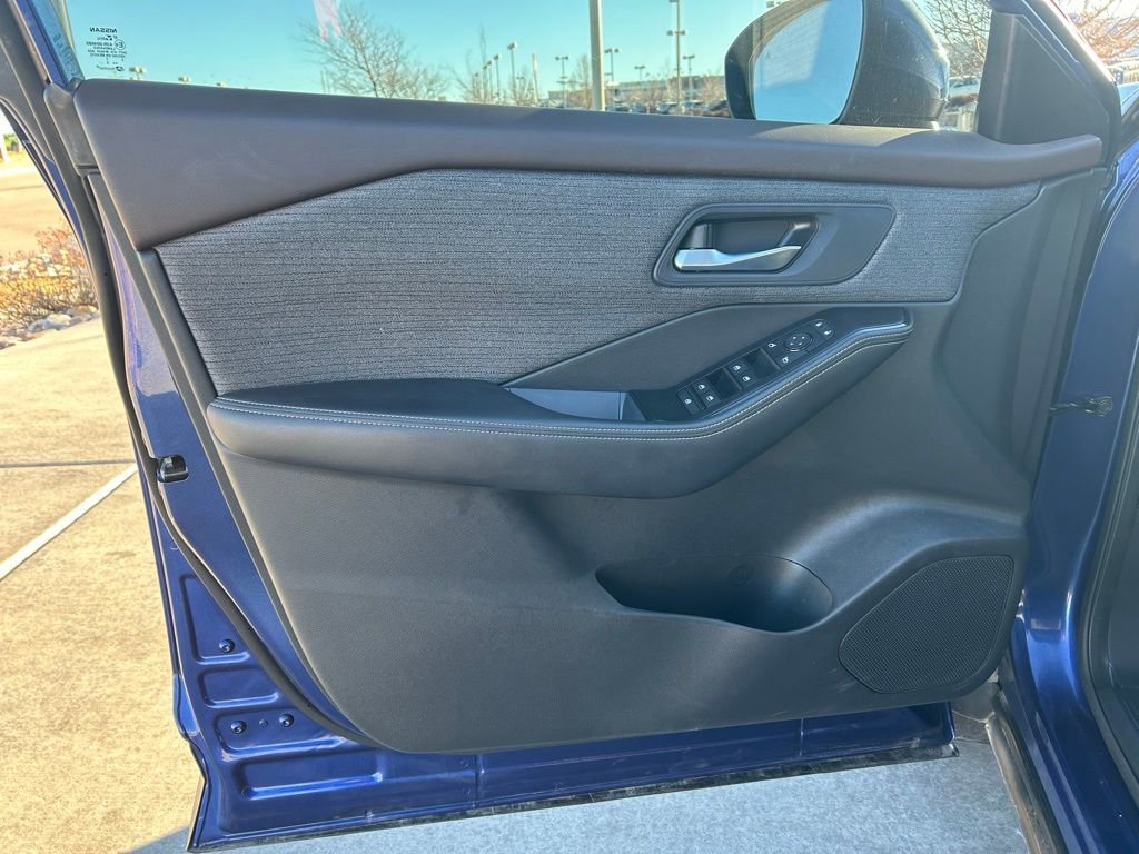 Used 2022 Nissan Rogue SV image 22