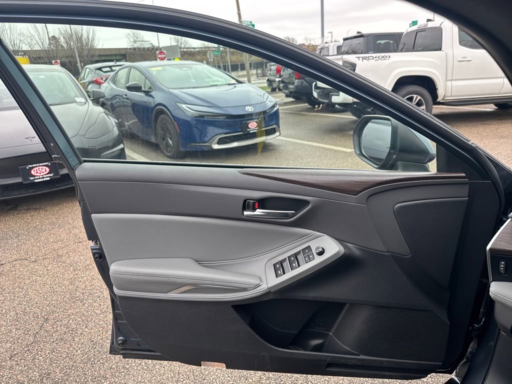 Used 2021 Toyota Avalon XLE w/ Moonroof Package image 32