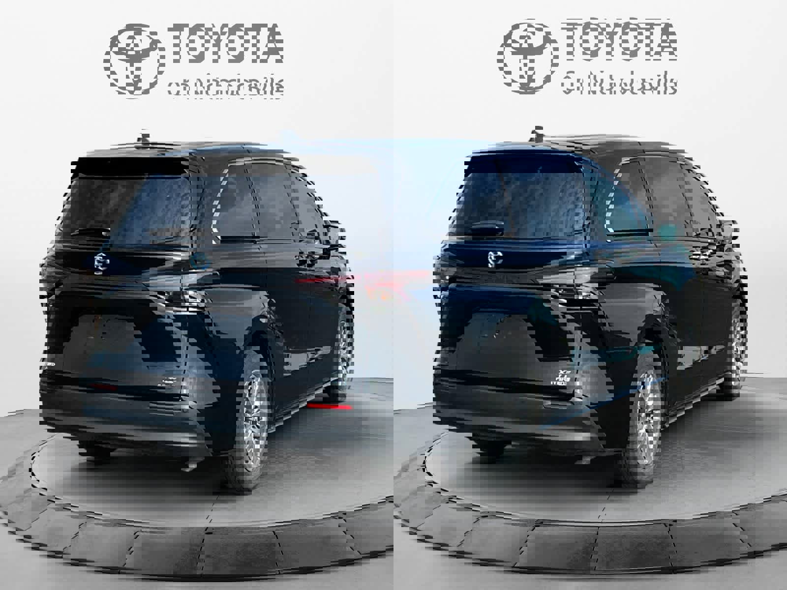 Used 2024 Toyota Sienna XLE image 6