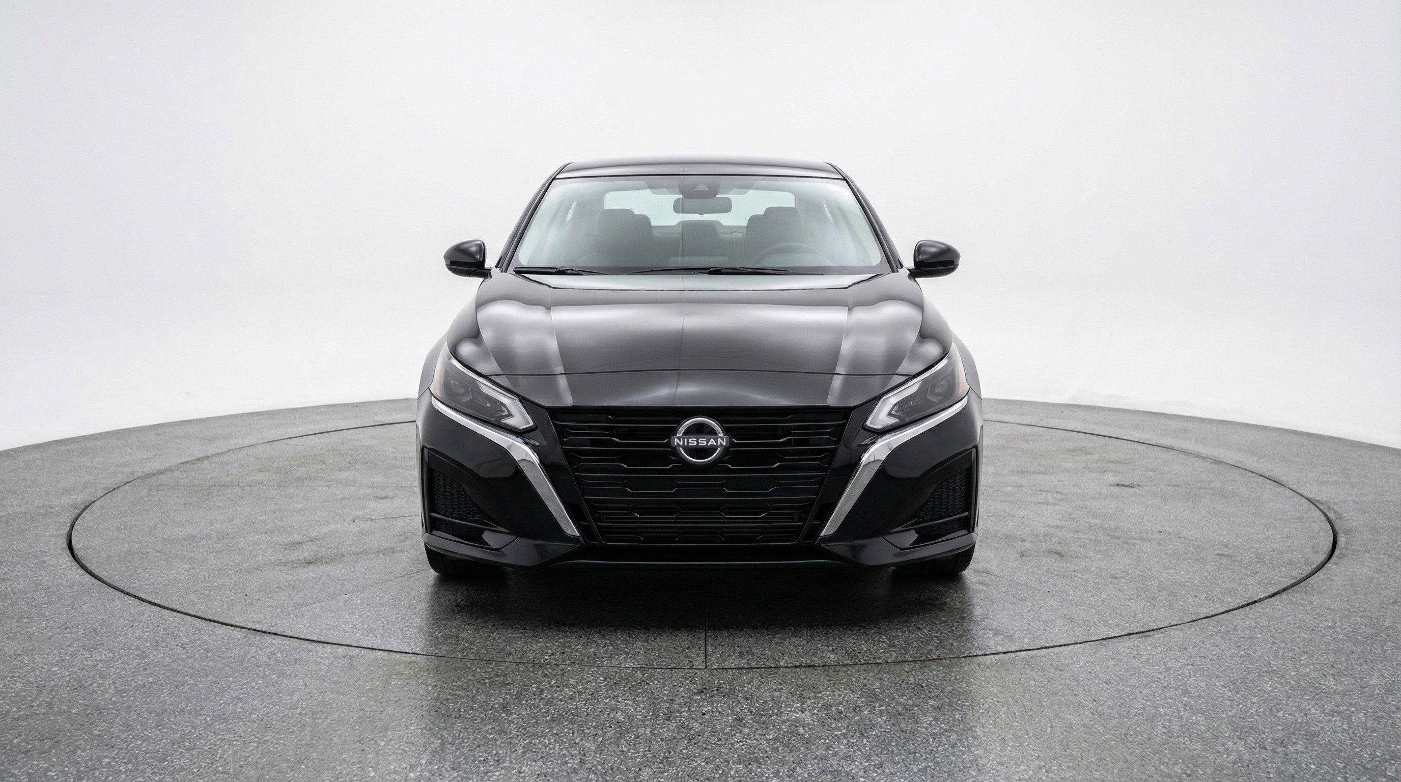 Used 2025 Nissan Altima 2.5 SV image 2