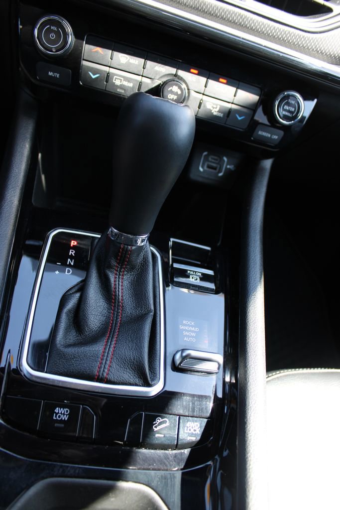 Used 2025 Jeep Compass Trailhawk image 40