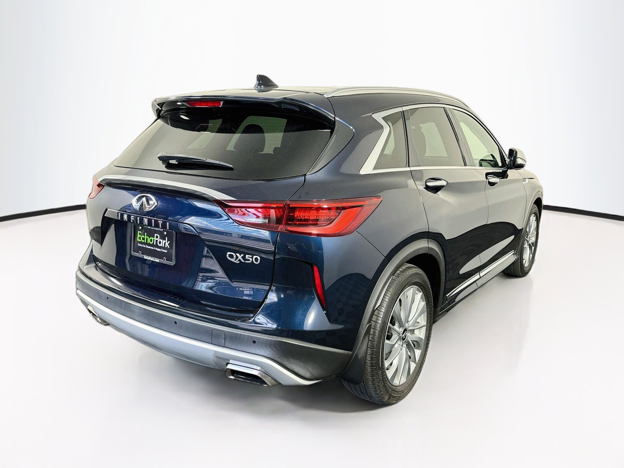 Used 2023 INFINITI QX50 Luxe w/ Accent Package FWD image 9