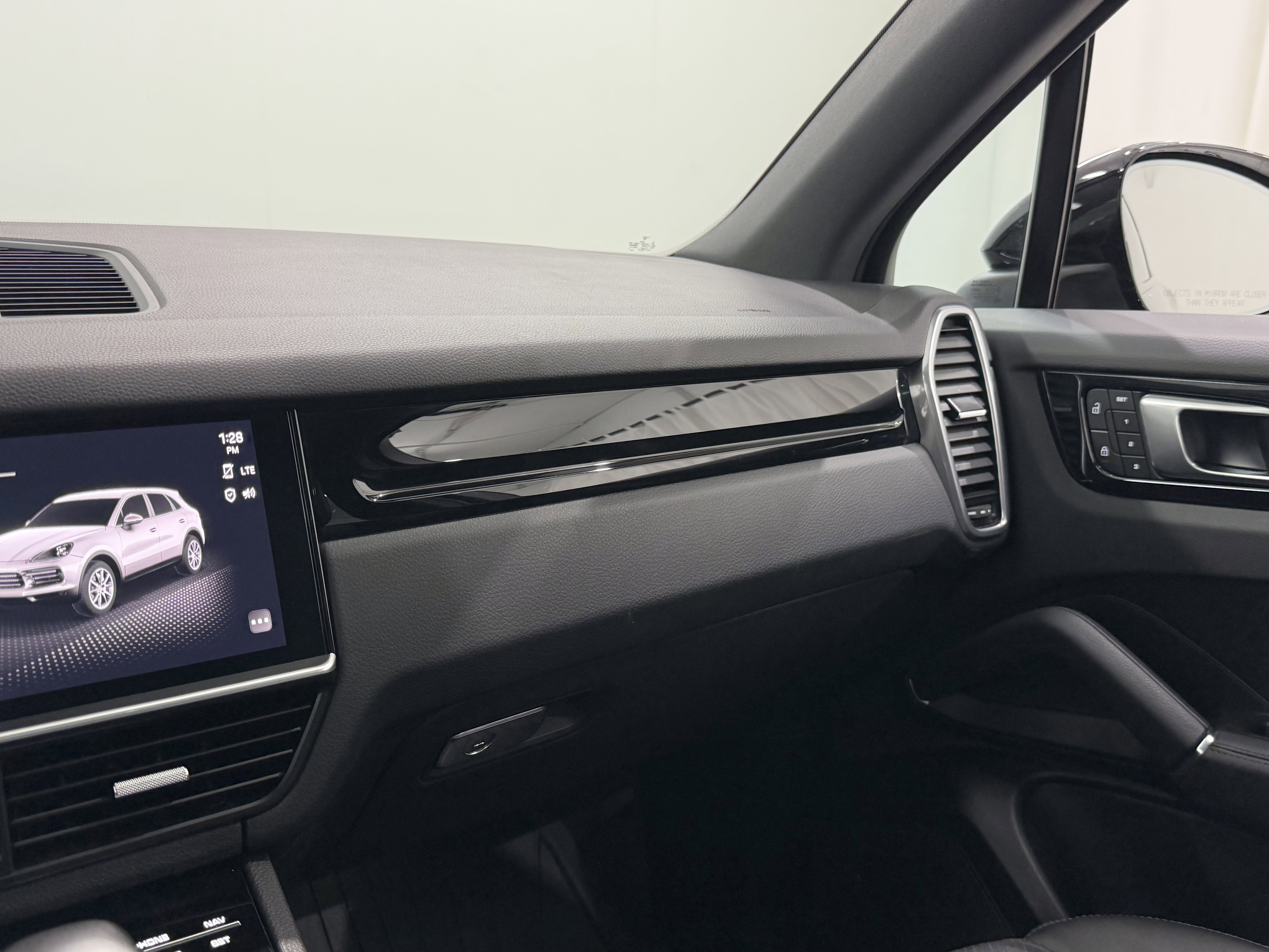 Certified 2023 Porsche Cayenne AWD/4WD image 56