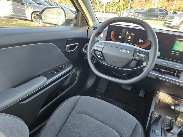 Used 2025 Kia K4 LXS FWD image 9