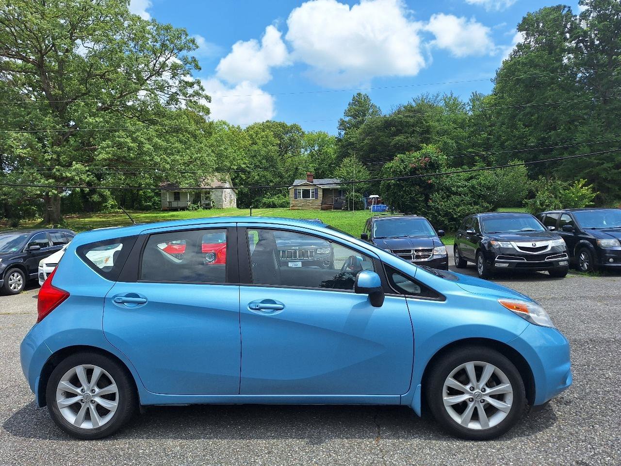 Used 2014 Nissan Versa Note SV w/ SL Package FWD image 9