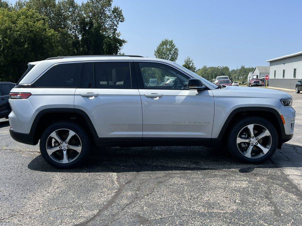 Used 2023 Jeep Grand Cherokee Limited AWD/4WD image 38