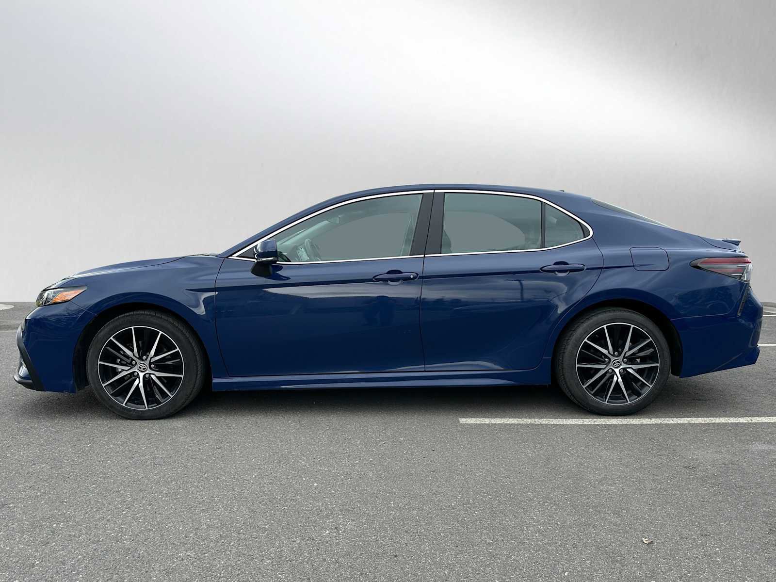 Used 2024 Toyota Camry SE image 6