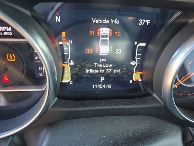 Used 2023 Jeep Gladiator Willys image 13