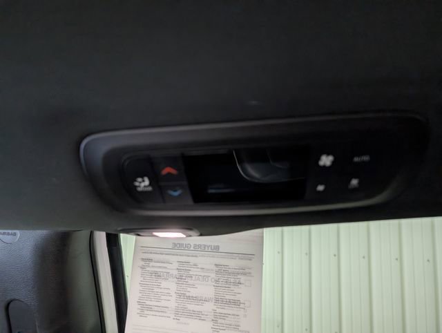 Used 2026 Chrysler Pacifica Limited FWD image 12