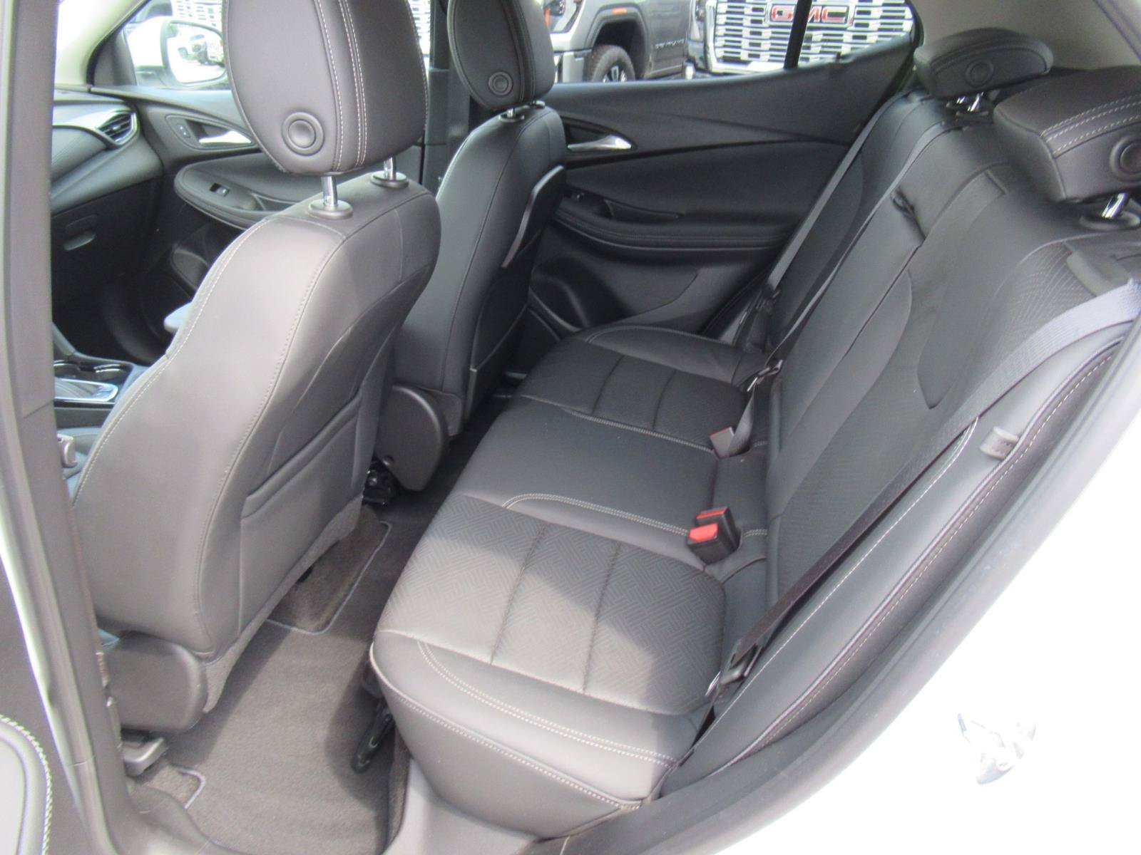 Used 2022 Buick Encore GX Essence FWD image 31