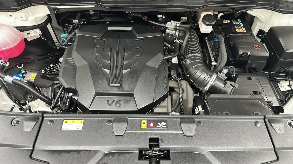 Used 2025 Kia Carnival FWD image 21