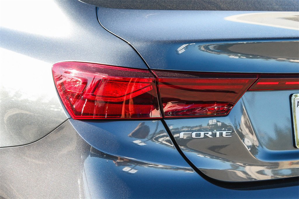 Used 2022 Kia Forte LXS w/ LXS Technology Package image 11