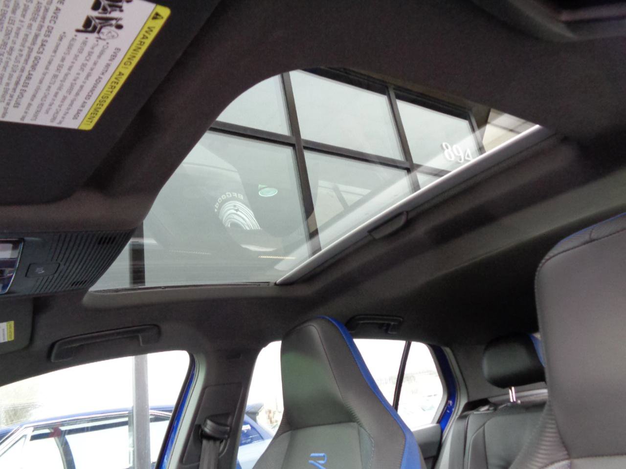 Used 2022 Volkswagen Golf R image 17