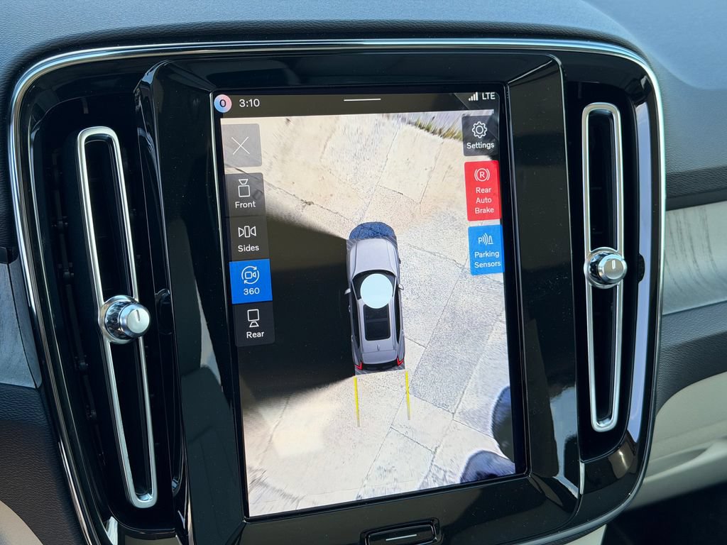 New 2026 Volvo XC40 B5 Plus w/ Climate Package AWD/4WD image 23
