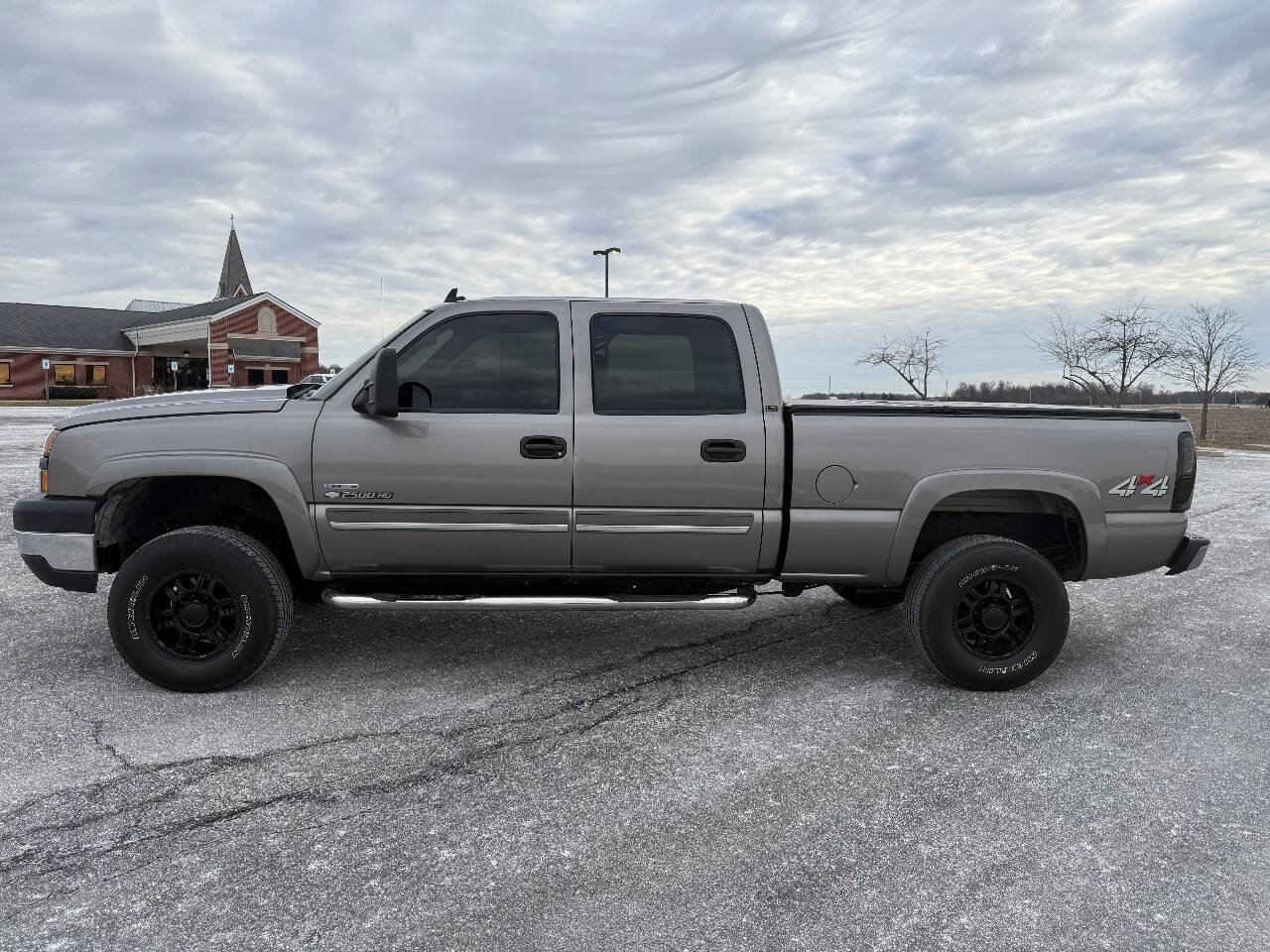 Used 2006 Chevrolet Silverado 2500 LT w/ Heavy-Duty Power Package image 7