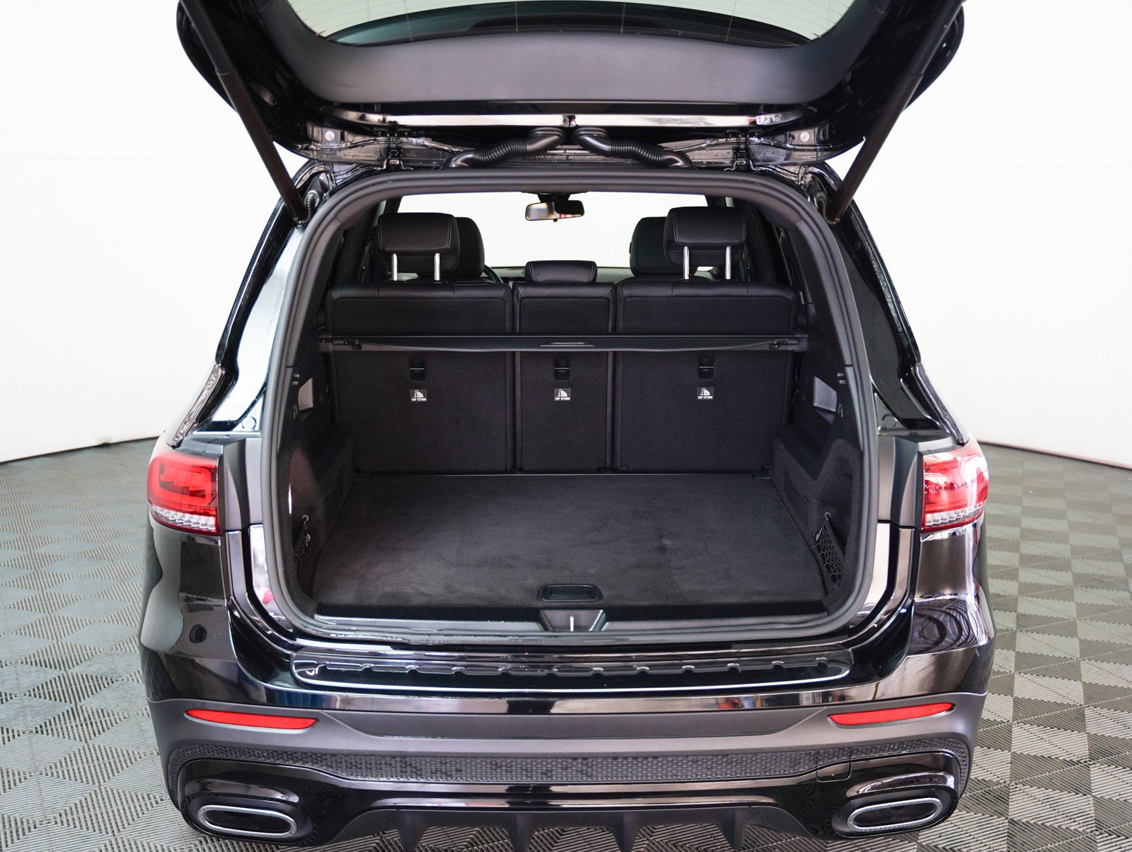 Certified 2022 Mercedes-Benz GLB 250 4MATIC w/ AMG Line image 12