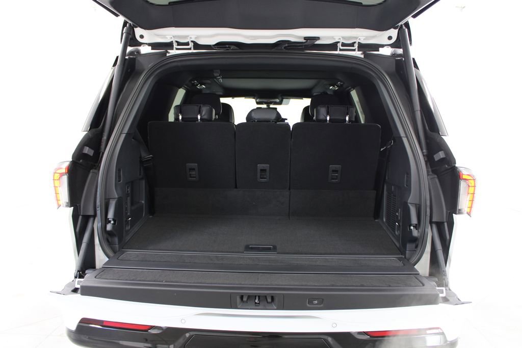 New 2026 Lincoln Navigator Reserve w/ Jet Appearance Package AWD/4WD image 13