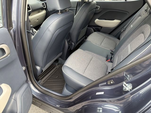 Used 2025 Hyundai Venue Limited FWD image 20