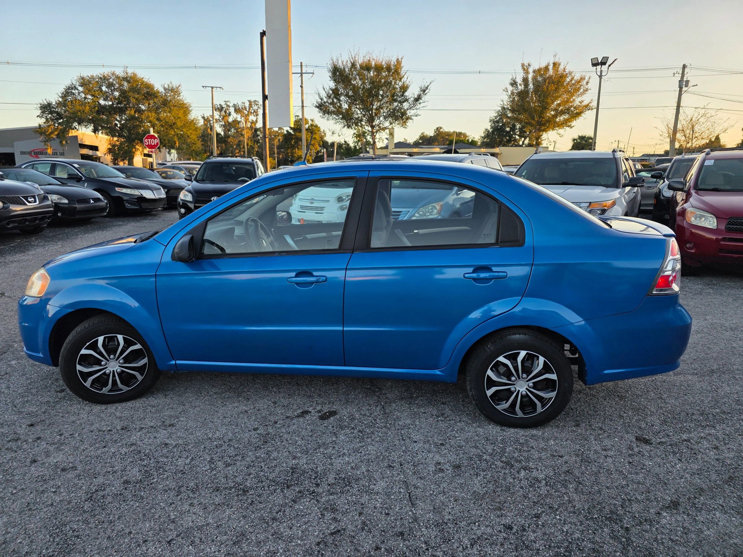 Used 2010 Chevrolet Aveo LT w/ Power and Convenience Package image 4