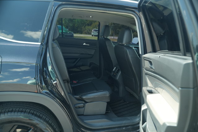 Used 2023 Volkswagen Atlas SE w/ Panoramic Sunroof Package FWD image 23
