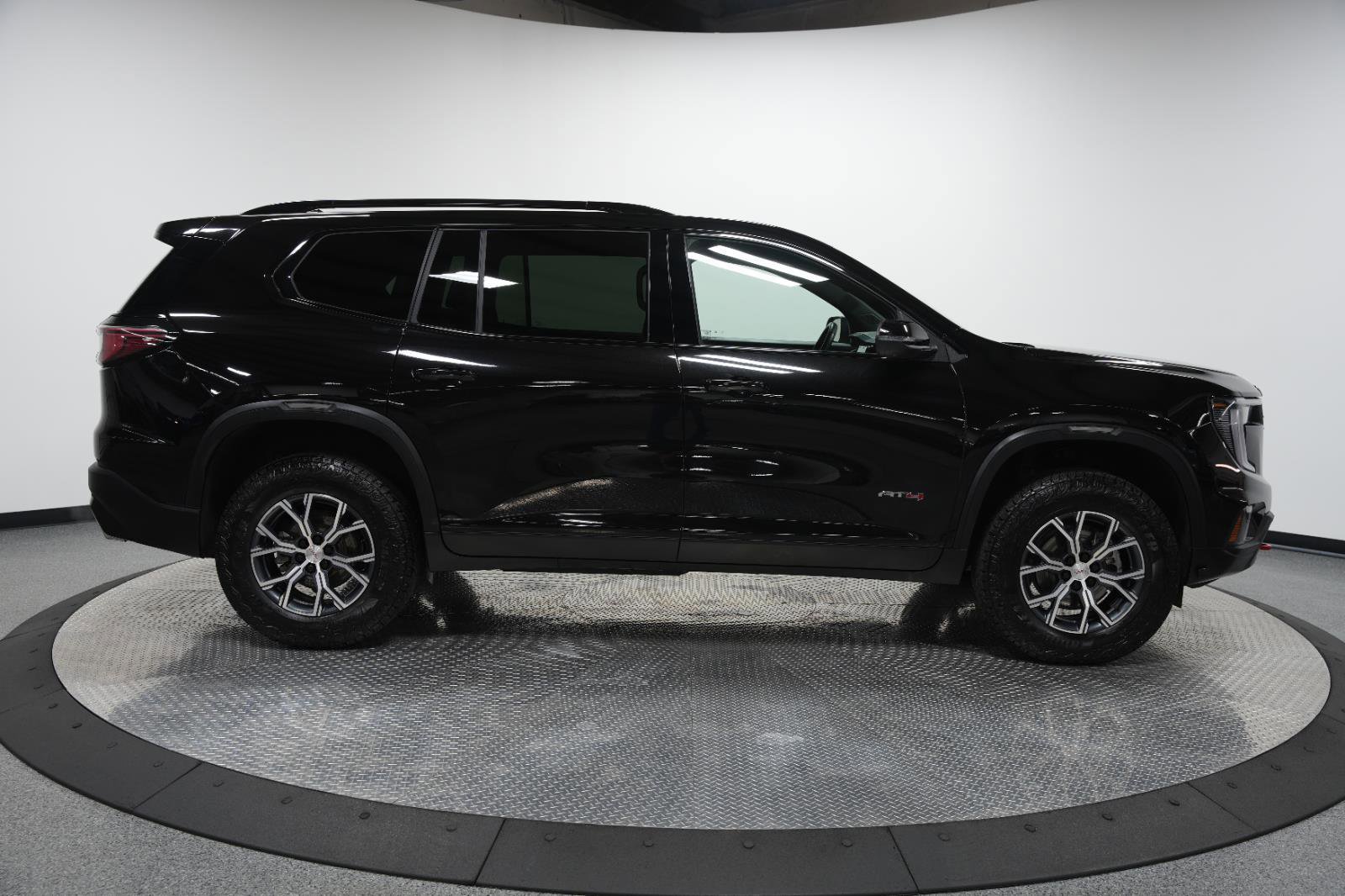 Used 2025 GMC Acadia AT4 image 9
