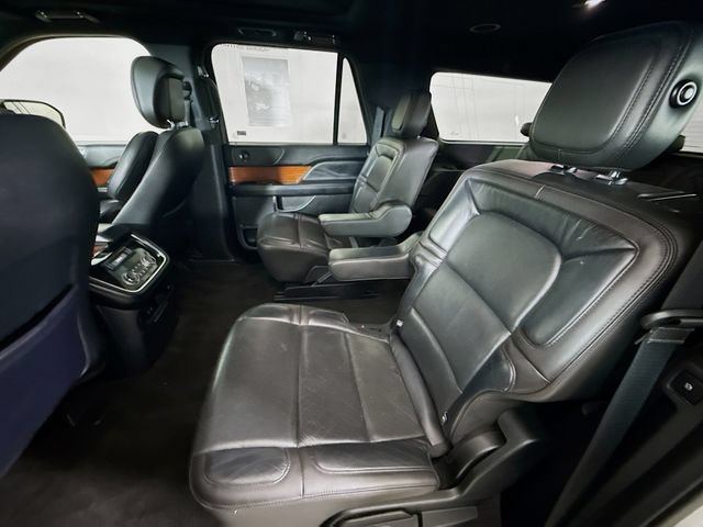 Used 2018 Lincoln Navigator L Select RWD image 27