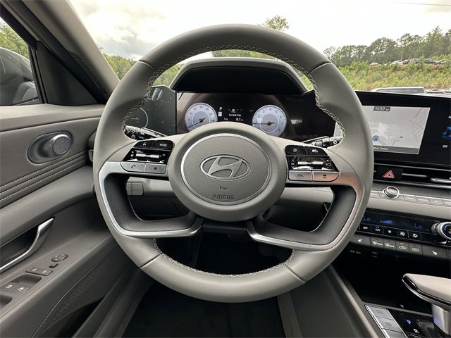 Used 2024 Hyundai Elantra SEL w/ Convenience Package image 25