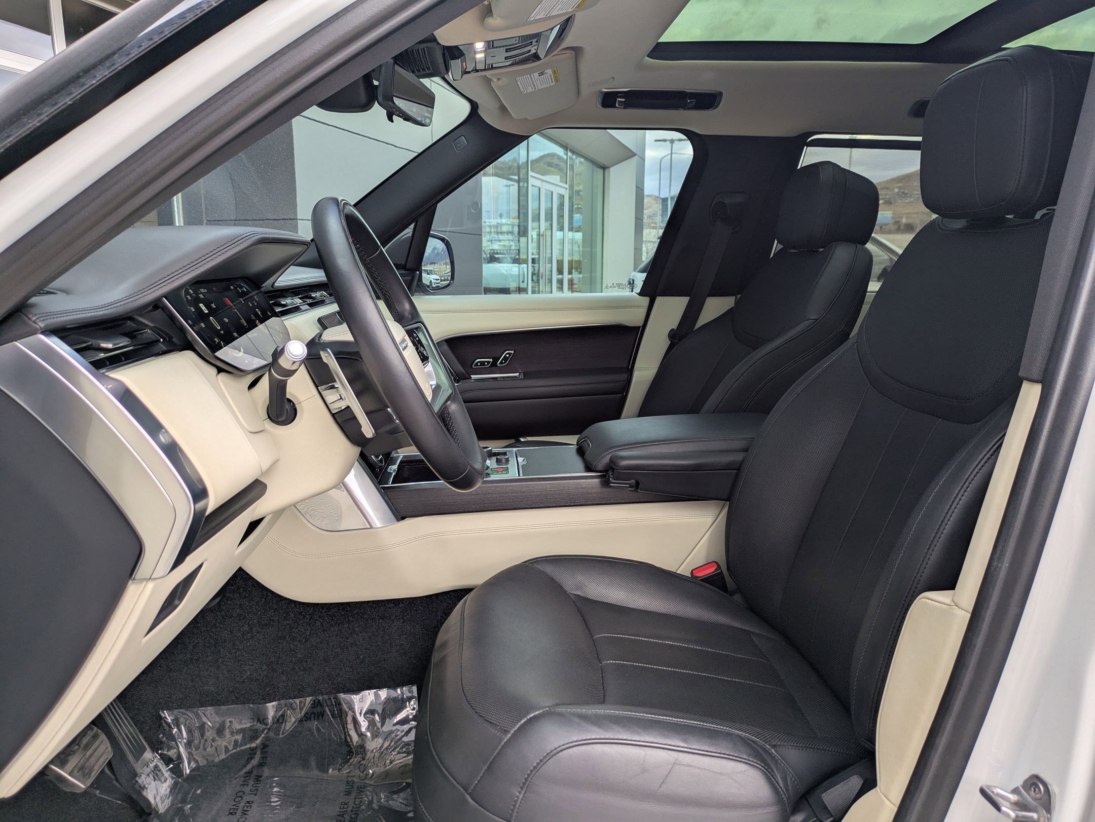 Certified 2022 Land Rover Range Rover Long Wheelbase SE image 24