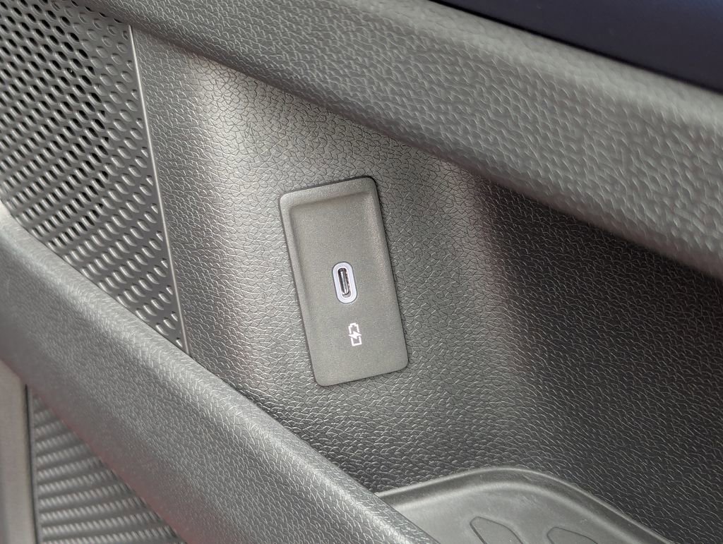New 2025 Volkswagen ID. Buzz Pro S Plus AWD/4WD image 40