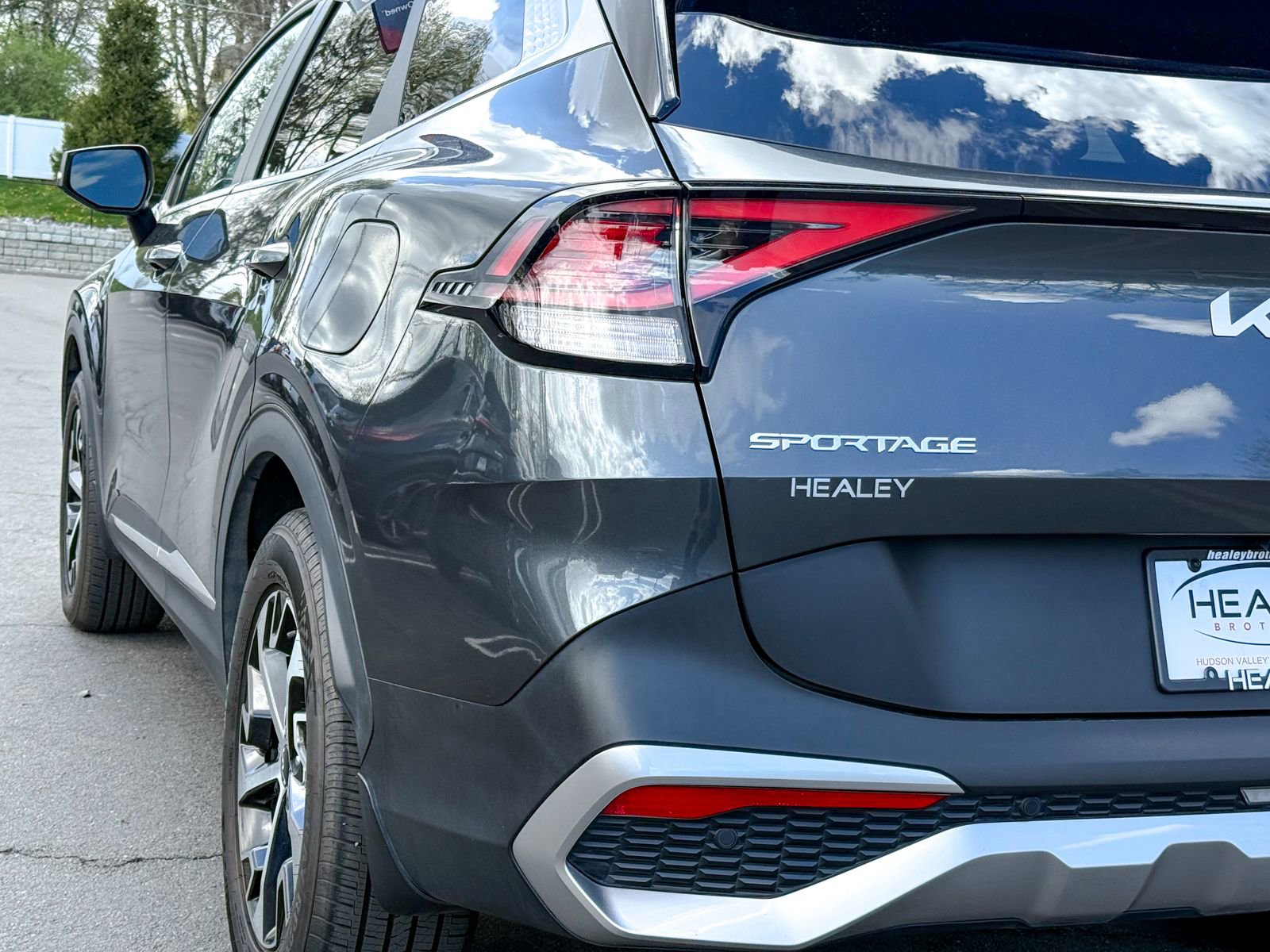 Certified 2024 Kia Sportage EX AWD/4WD image 9