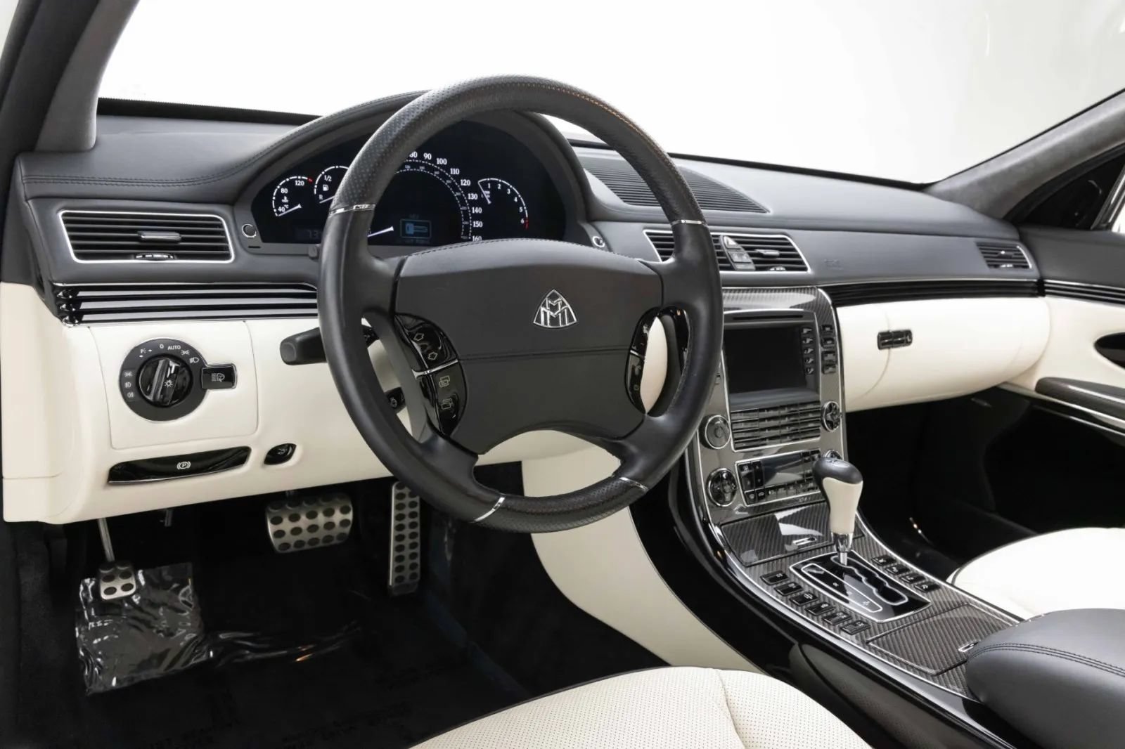 Used 2009 Maybach 62 S RWD image 6