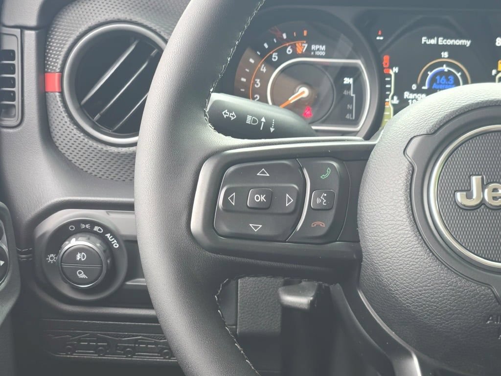 New 2026 Jeep Gladiator Rubicon AWD/4WD image 32