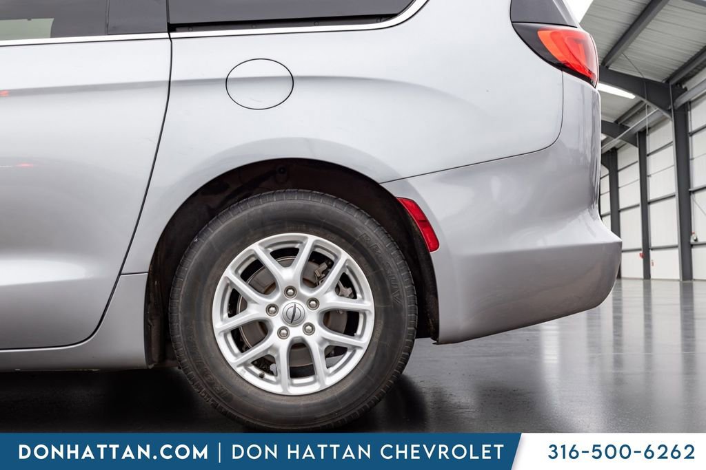 Used 2021 Chrysler Voyager Lxi FWD image 30