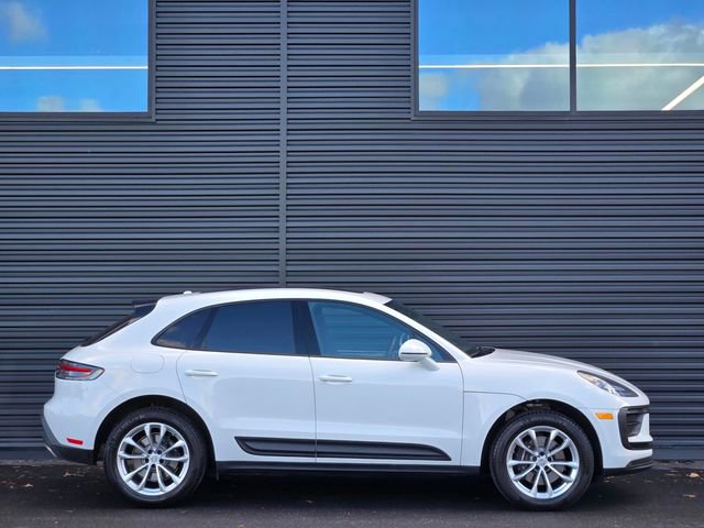 Used 2025 Porsche Macan image 8