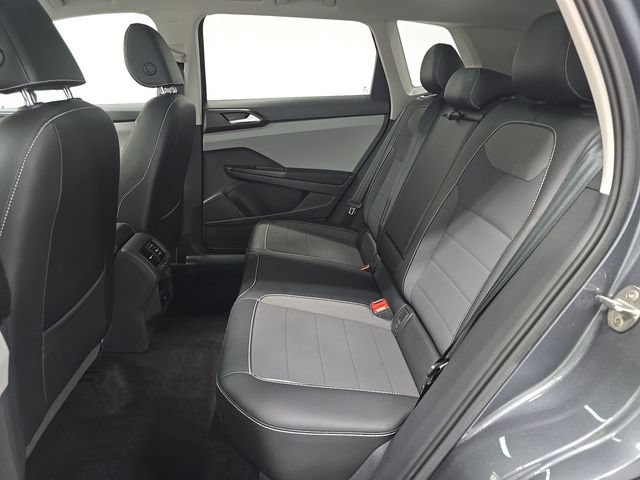 Used 2023 Volkswagen Taos SE w/ Panoramic Sunroof Package FWD image 9