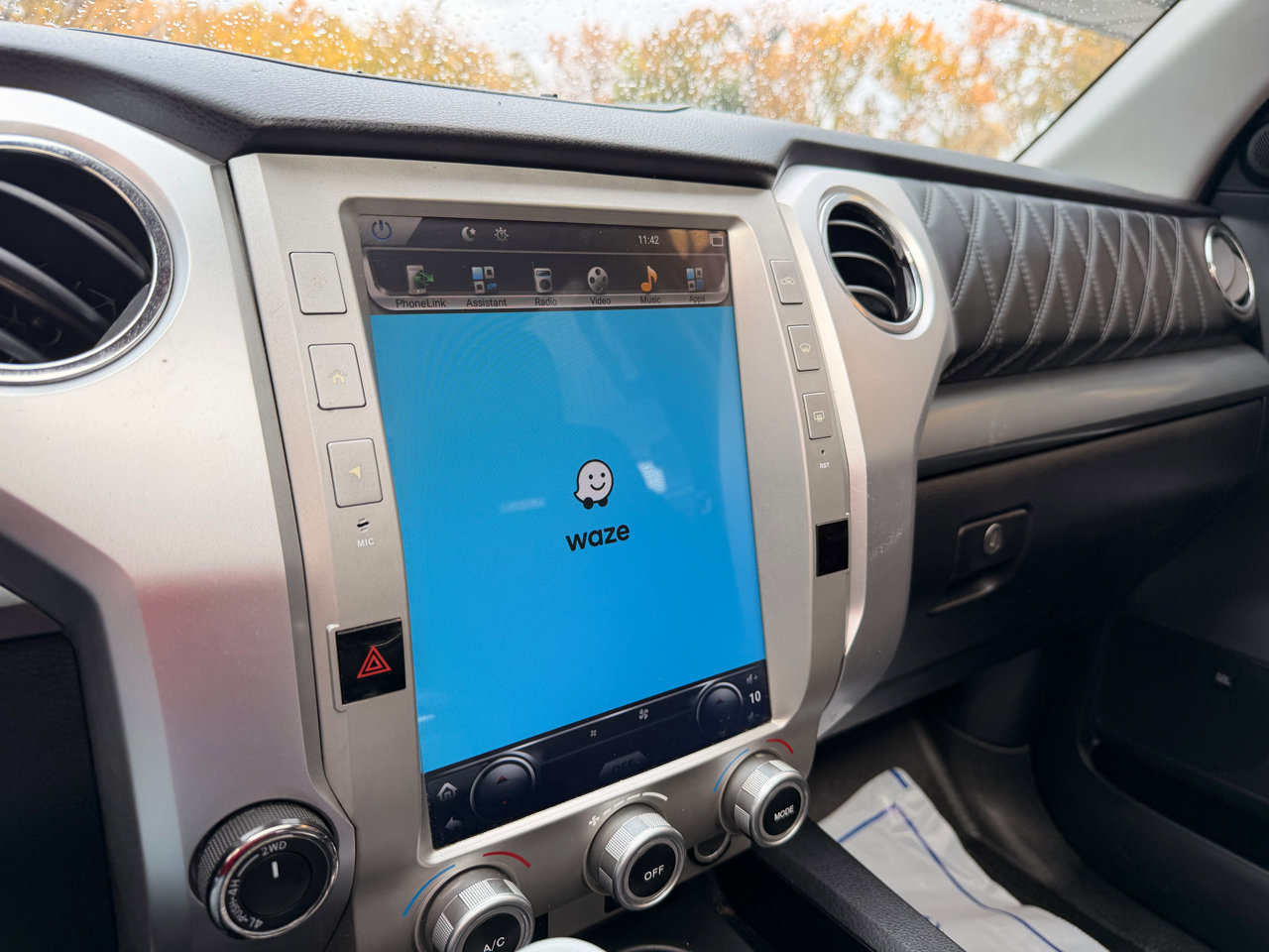 Used 2014 Toyota Tundra Platinum image 25